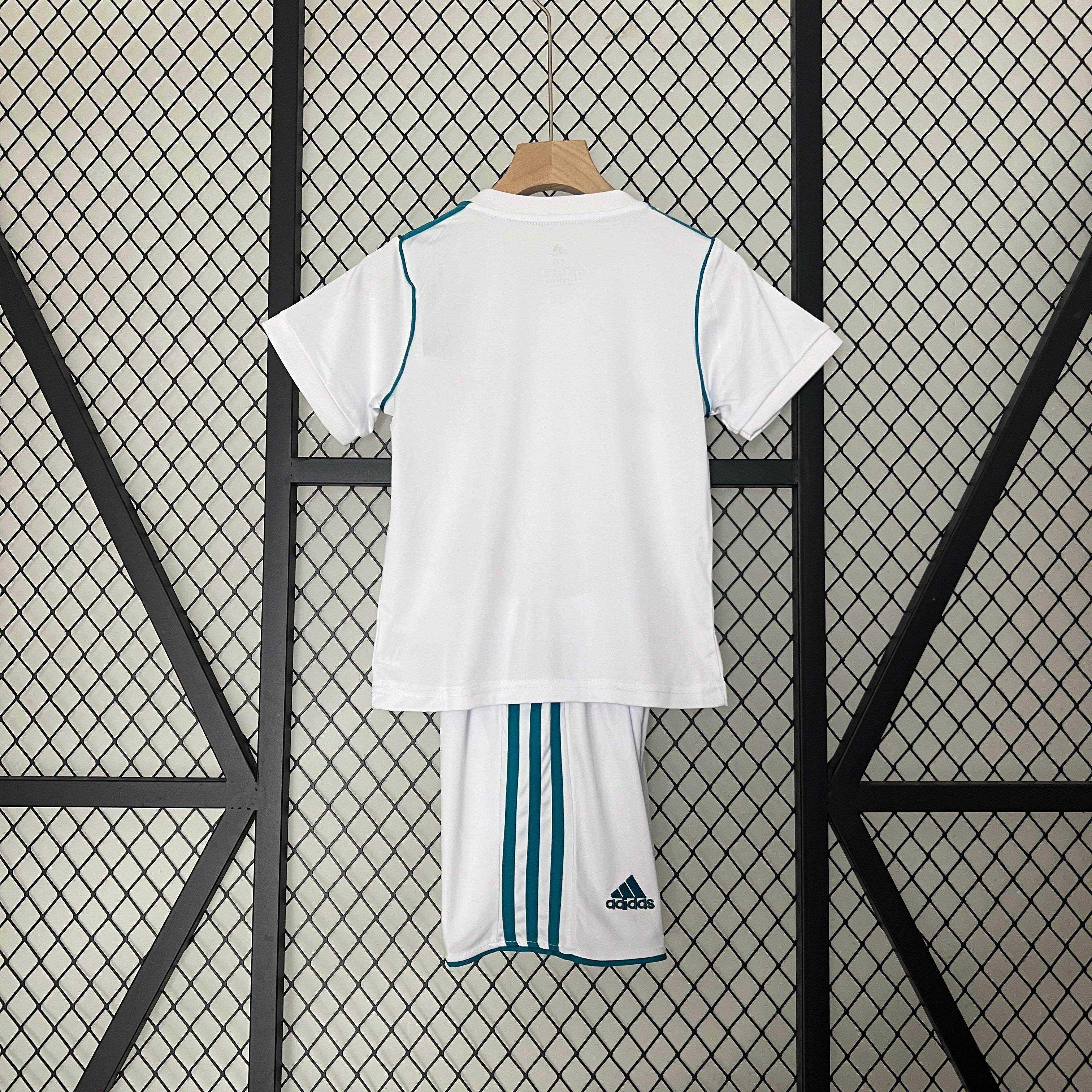 Kit Kids Retro Real Madrid Home Jersey 2017/18